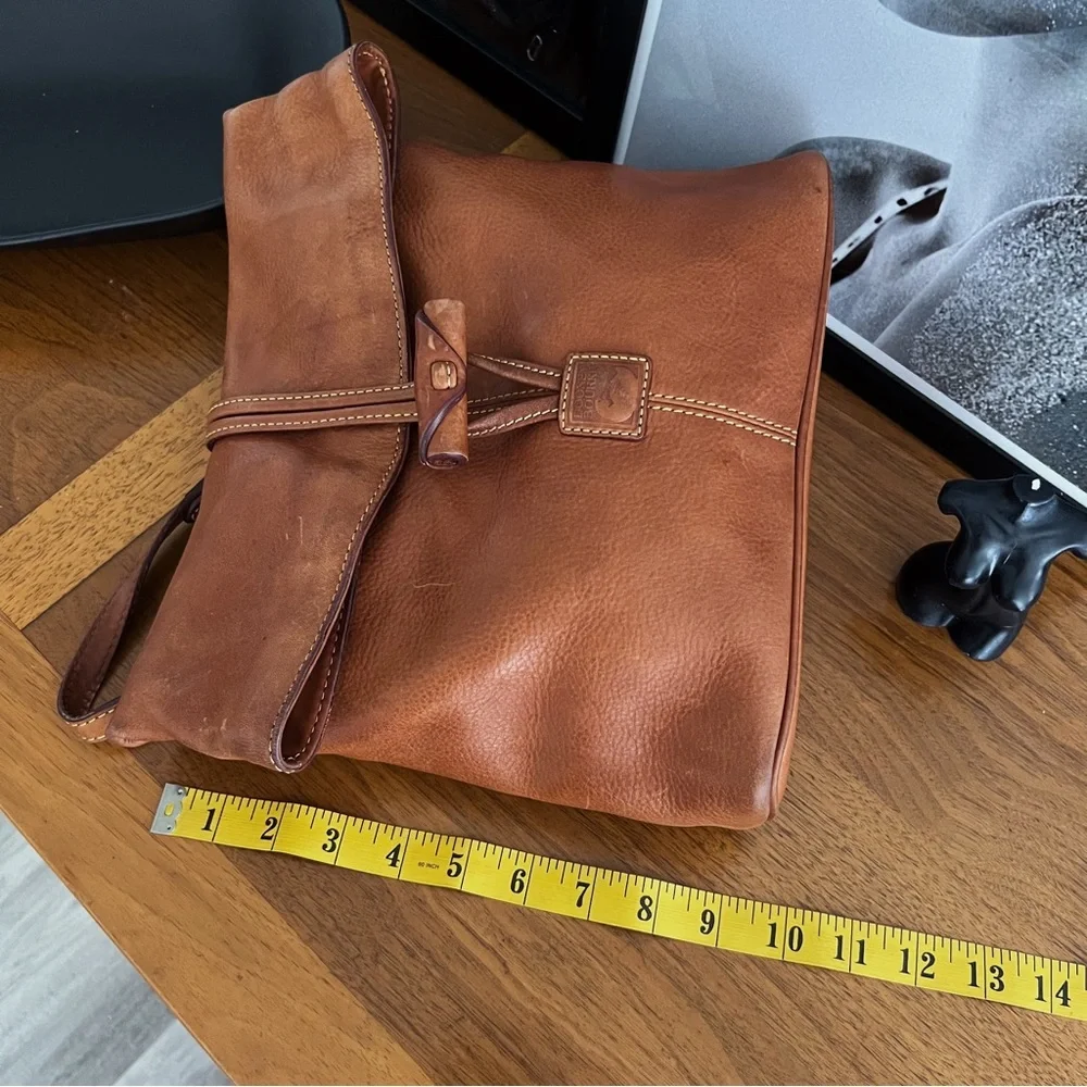 RESTORED VINTAGE DOONEY & BOURKE FLORENTINE TOGGLE LEATHER CROSSBODY BAG - Picture 10 of 14